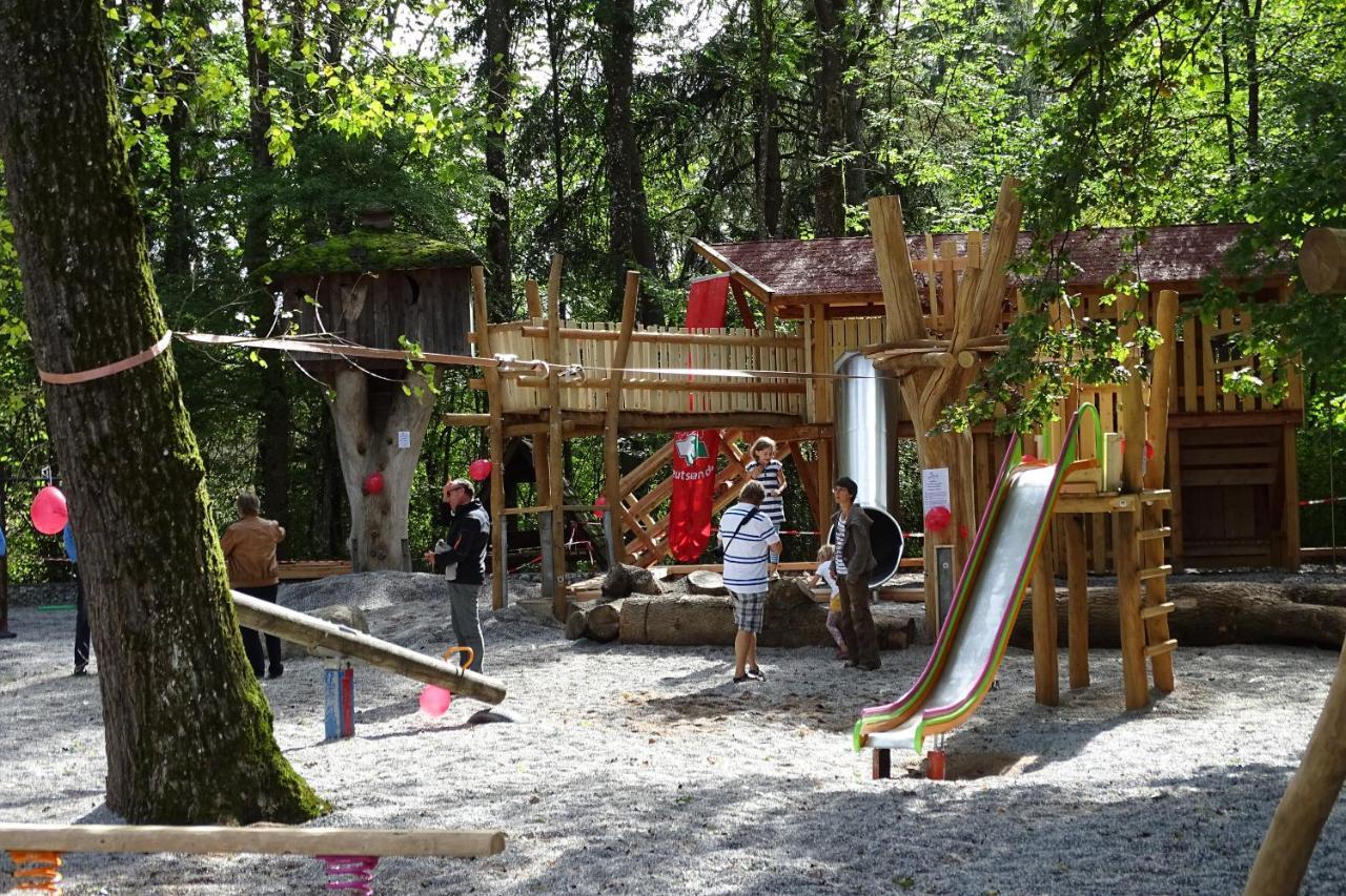 Krug'S Family Hostel Und Restaurant Weilheim in Oberbayern Dış mekan fotoğraf