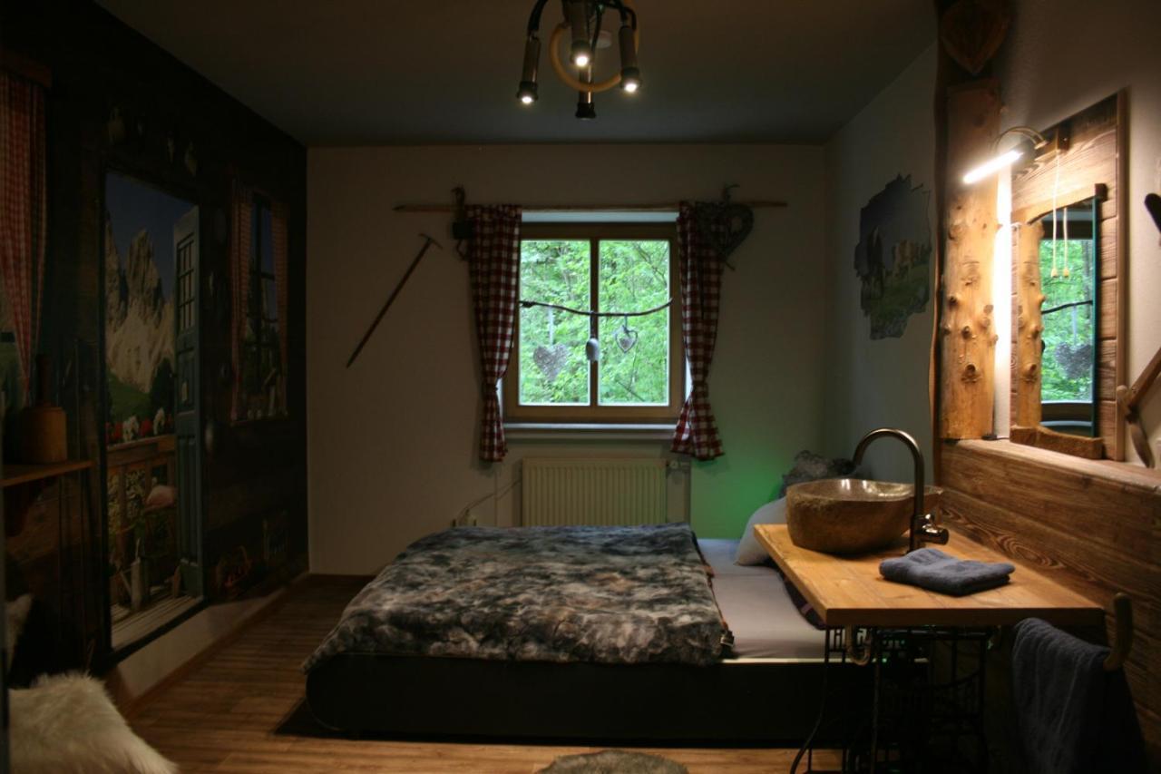 Krug'S Family Hostel Und Restaurant Weilheim in Oberbayern Dış mekan fotoğraf