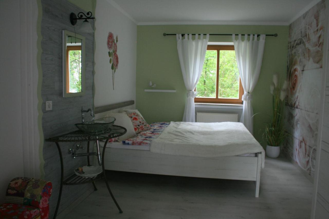Krug'S Family Hostel Und Restaurant Weilheim in Oberbayern Dış mekan fotoğraf
