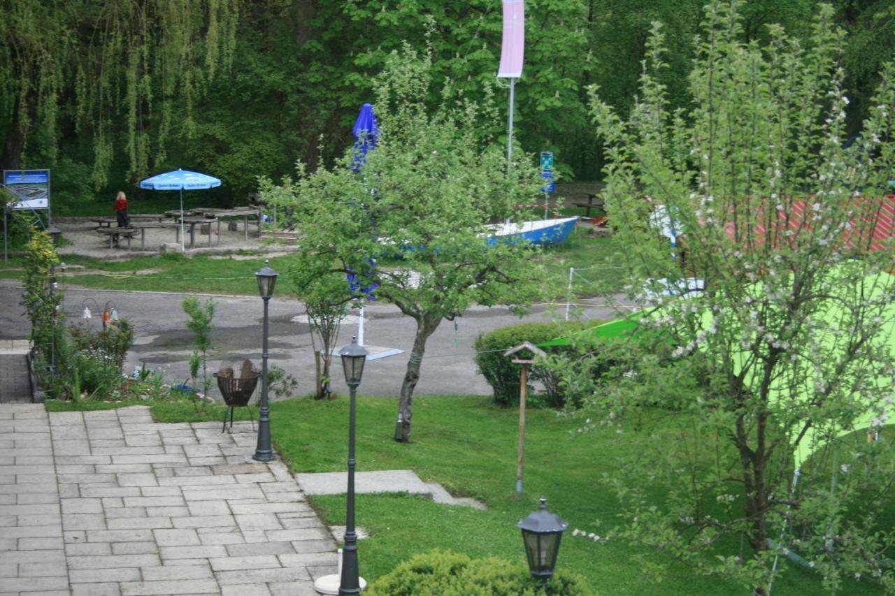 Krug'S Family Hostel Und Restaurant Weilheim in Oberbayern Dış mekan fotoğraf