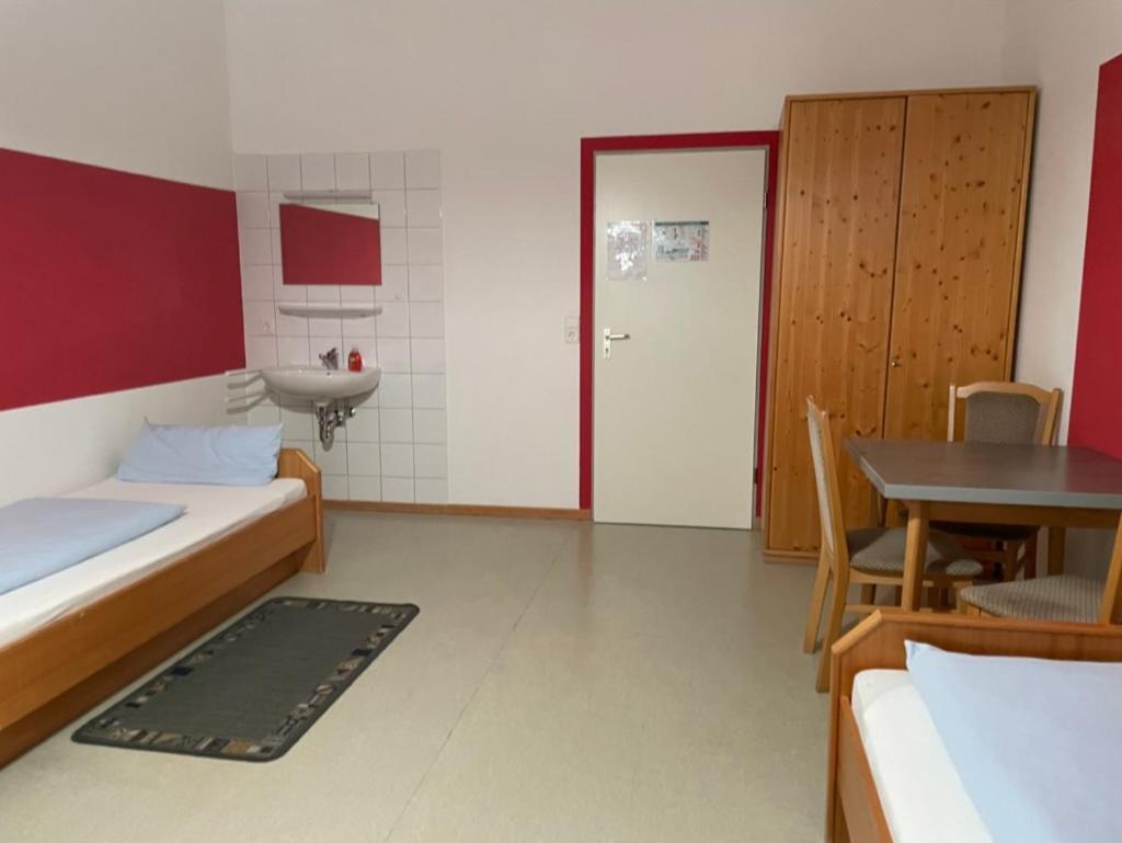 Krug'S Family Hostel Und Restaurant Weilheim in Oberbayern Dış mekan fotoğraf