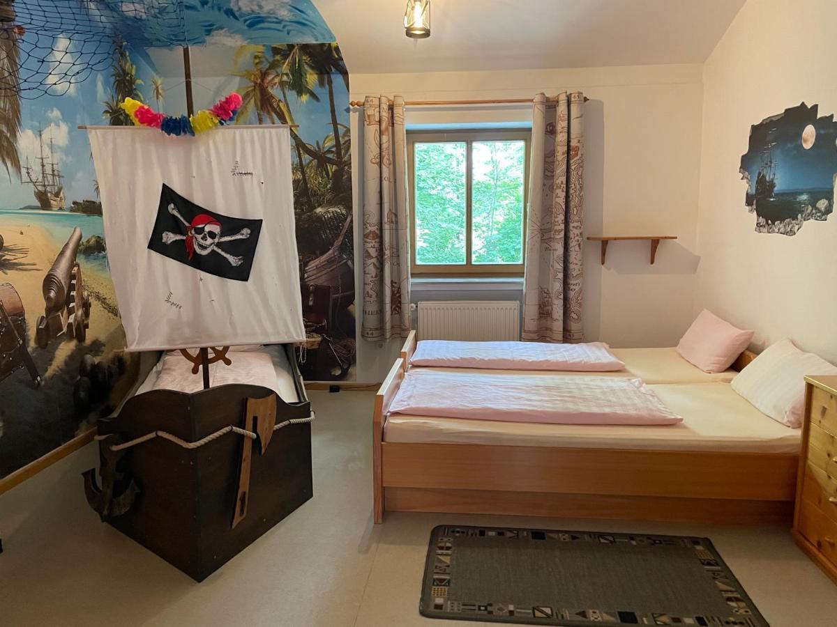 Krug'S Family Hostel Und Restaurant Weilheim in Oberbayern Dış mekan fotoğraf