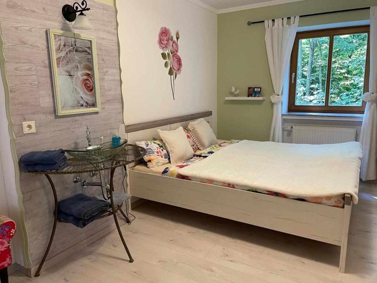 Krug'S Family Hostel Und Restaurant Weilheim in Oberbayern Dış mekan fotoğraf