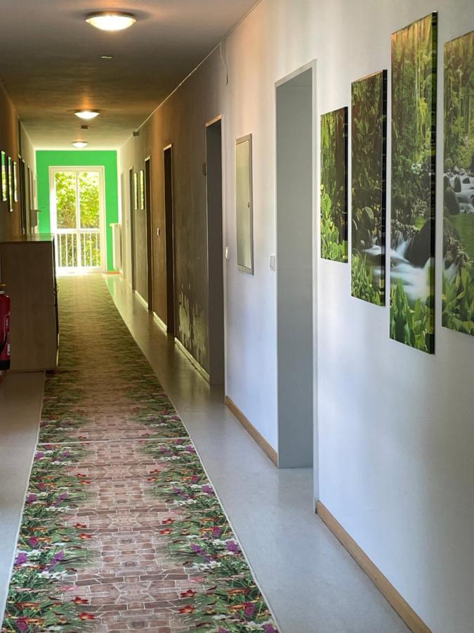 Krug'S Family Hostel Und Restaurant Weilheim in Oberbayern Dış mekan fotoğraf