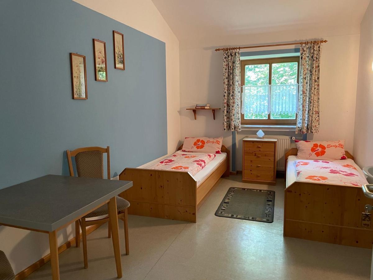 Krug'S Family Hostel Und Restaurant Weilheim in Oberbayern Dış mekan fotoğraf