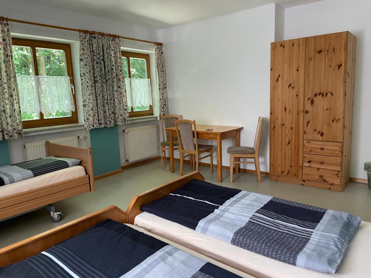 Krug'S Family Hostel Und Restaurant Weilheim in Oberbayern Dış mekan fotoğraf