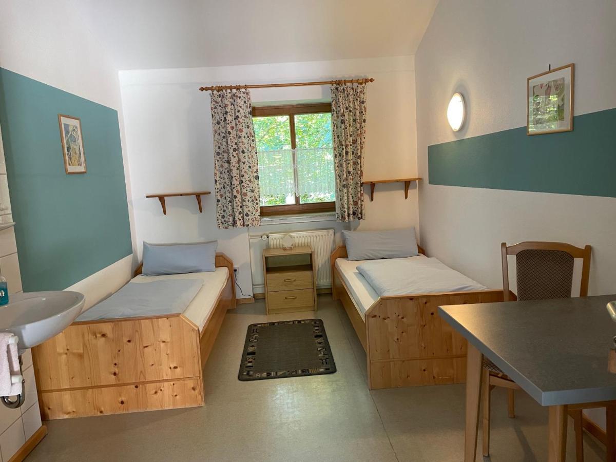 Krug'S Family Hostel Und Restaurant Weilheim in Oberbayern Dış mekan fotoğraf