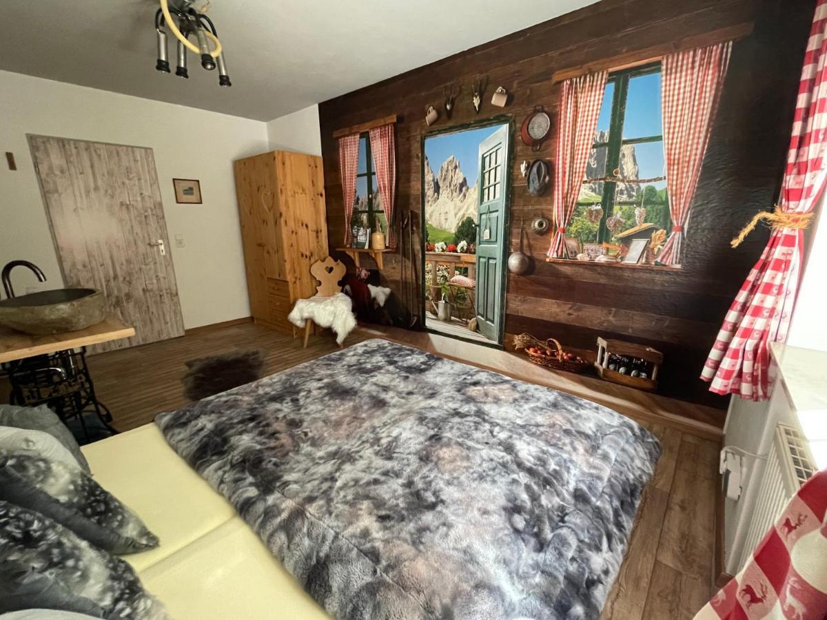 Krug'S Family Hostel Und Restaurant Weilheim in Oberbayern Dış mekan fotoğraf